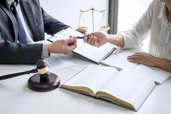 Businesswoman and Male lawyer or judge consult and conference ha — Stock Photo, Image