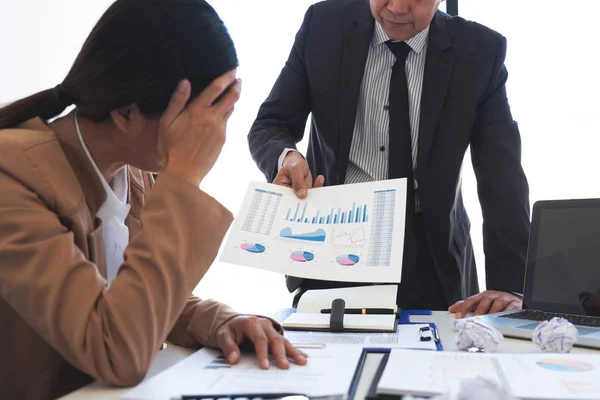 Schuldzuweisungen für Geschäftskonzept, Schuldzuweisungen für leitende Manager — Stockfoto