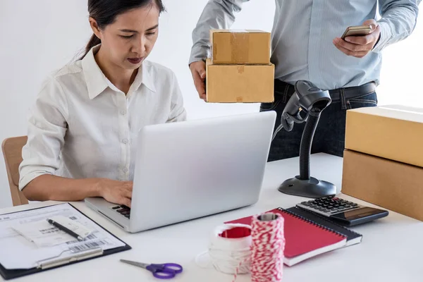 Versand Online-Verkauf, Kleinunternehmen oder Sme-Unternehmer Eigentümer — Stockfoto