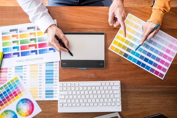 Two colleague creative graphic designer working on color selecti — Stock Photo, Image