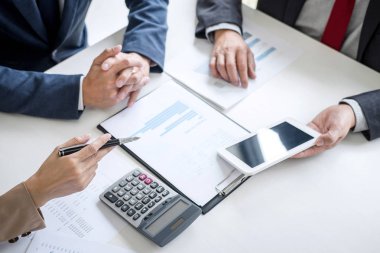 Benimle birlikte çalışan Bir Grup İş ortağı profesyonel ekip