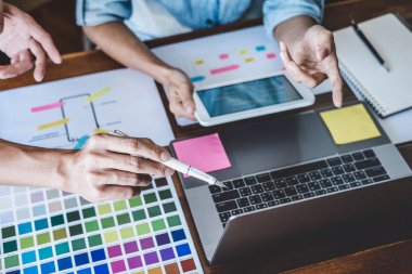 Yaratıcı Web / Grafik Tasarımcı planlama, çizim web sitesi Ekibi 