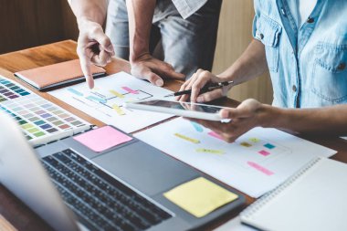 Yaratıcı Web / Grafik Tasarımcı planlama, çizim web sitesi Ekibi 