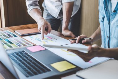 Yaratıcı Web / Grafik Tasarımcı planlama, çizim web sitesi Ekibi 