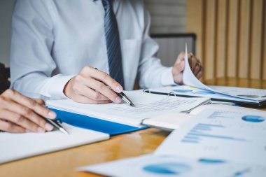 Co çalışma konferans, icra takım çizelgeleri tartışıyor ve 