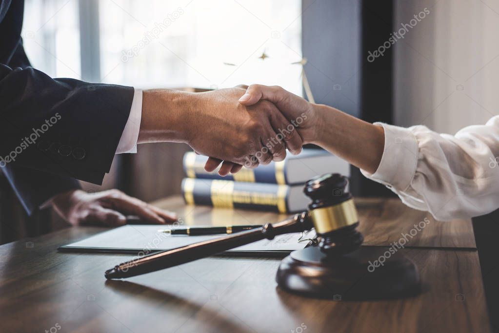 Good service cooperation of Consultation between a male lawyer a
