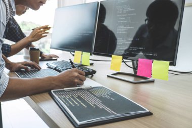 Gelişmekte olan programmi işbirliği iki profesyonel programcılar