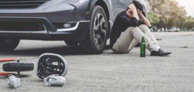 Çocuğun kaza dahil sonra şok ve korkmuş sürücü görüntü