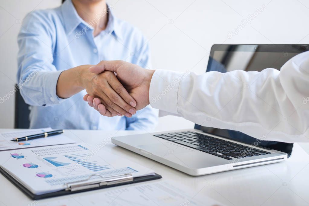 Finishing up a meeting, Business handshake after discussing good