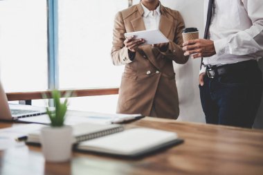 İş takım meslektaşım çalışan ve konferans ile yeni başlangıç 