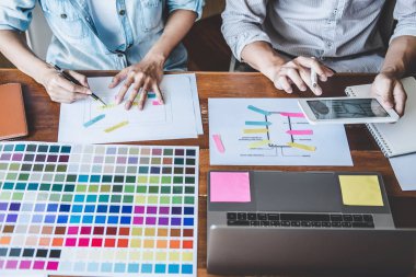 Yaratıcı Web / Grafik Tasarımcı planlama, çizim web sitesi Ekibi 