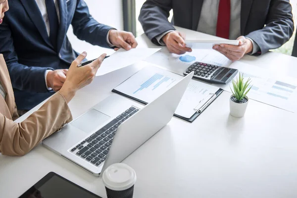 Gruppo di Business partner team di professionisti che lavorano insieme mee — Foto Stock