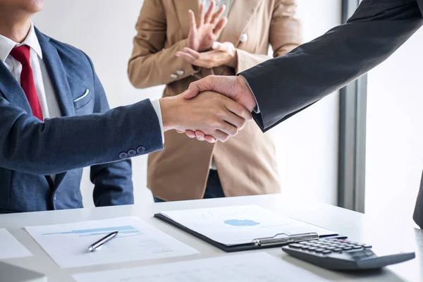 Meeting and greeting concept, Two confident Business handshake a — Stock Photo, Image