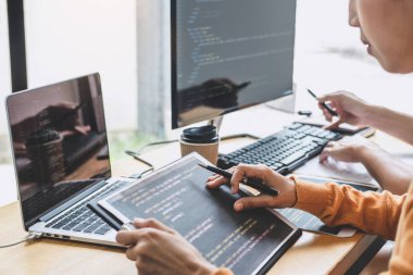 Programlama ve web sitesi wo geliştirme de işbirliği programcılar