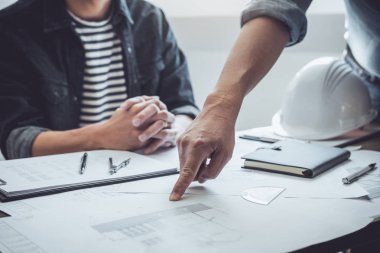İnşaat ve yapı mühendisi veya mimar kavramı bir araya