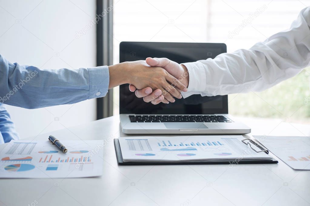 Finishing up a meeting, Business handshake after discussing good