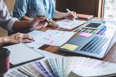 Yaratıcı Web / Grafik Tasarımcı planlama, çizim web sitesi Ekibi 
