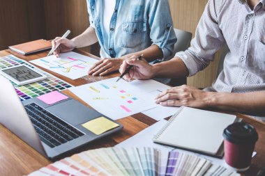 Yaratıcı Web / Grafik Tasarımcı planlama, çizim web sitesi Ekibi 