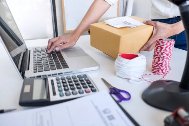 Genç girişimci Sme sipariş müşteri almak ve pac ile çalışma