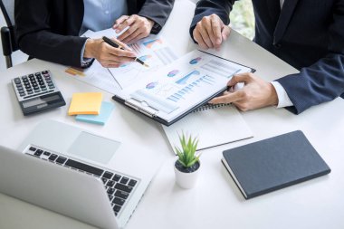 İş arkadaşlarının takım çalışması, yeni strateji planı danışmanlığı 