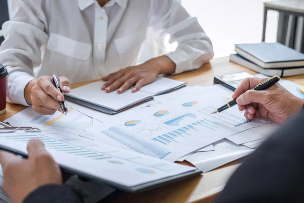 Reunión de socios de los colegas del equipo de negocios consulta y discusión — Foto de Stock