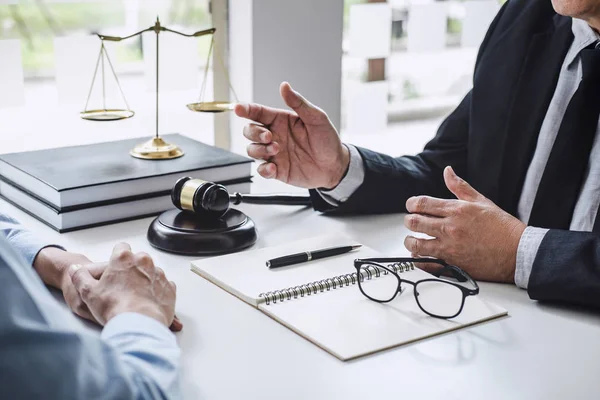 Consultation and conference of Male lawyers and professional bus — Stock Photo, Image