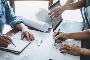 İnşaat ve yapı mühendisi veya mimar kavramı bir araya