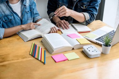 Eğitim, öğretim, öğrenme, teknoloji ve insan kavramı. Tw