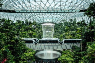 Singapur, Ağu 4, 2019 - Jewel Changi Havaalanı için geliştirme 