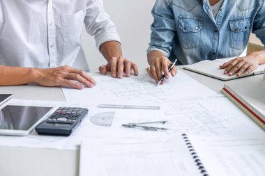 Mimari mühendis ekip çalışması toplantı, çizim ve için çalışma 