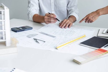 Mimari mühendis ekip çalışması toplantı, çizim ve için çalışma 