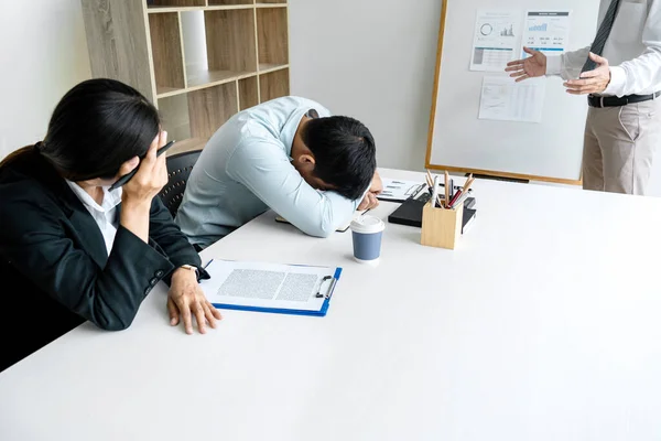 Businesskonferenz Mit Präsentation Des Wachstumsprojekts Diskussion Und Analyse Der Diagrammstatistiken — Stockfoto