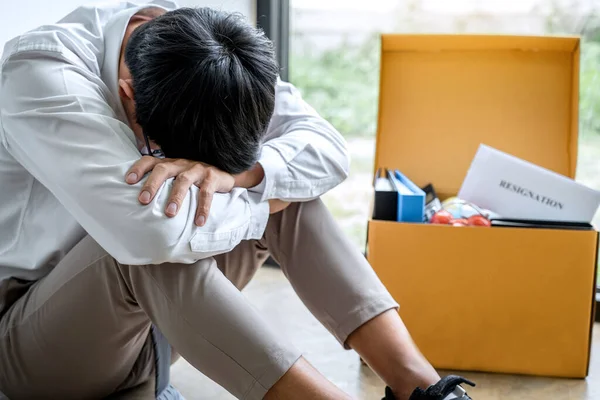 Bilder Vom Zusammenpacken All Seiner Persönlichen Sachen Und Akten Einen — Stockfoto