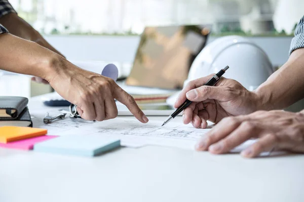 Concepto Construcción Estructura Reunión Ingenieros Arquitectos Para Trabajar Con Socios — Foto de Stock