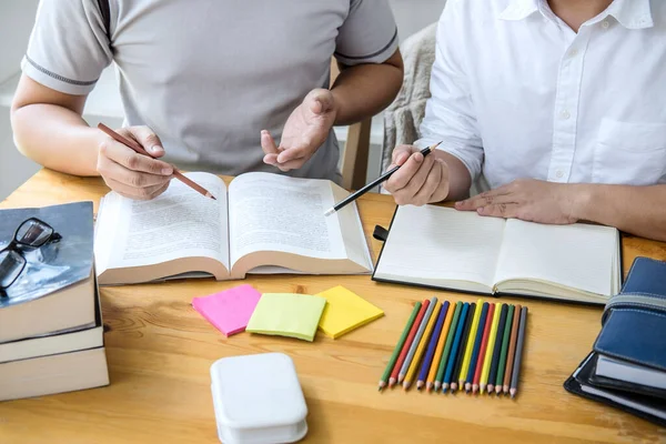 Onderwijs Onderwijs Leerconcept Middelbare Scholieren Klasgenoten Groep Tutor Bibliotheek Studeren — Stockfoto