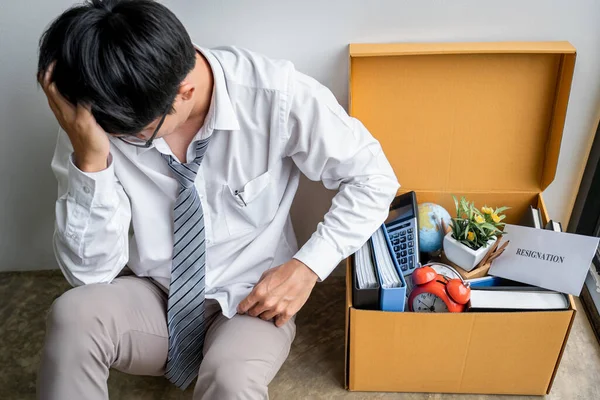 Bilder Vom Zusammenpacken All Seiner Persönlichen Sachen Und Akten Einen — Stockfoto