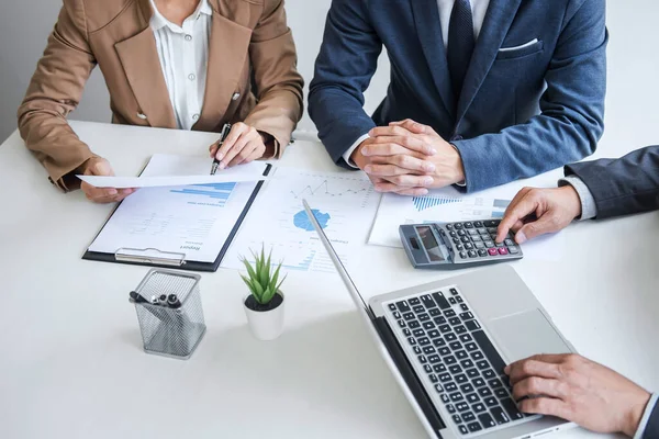 Grupo Conversación Trabajo Socios Reunión Del Equipo Negocios Presente Con — Foto de Stock