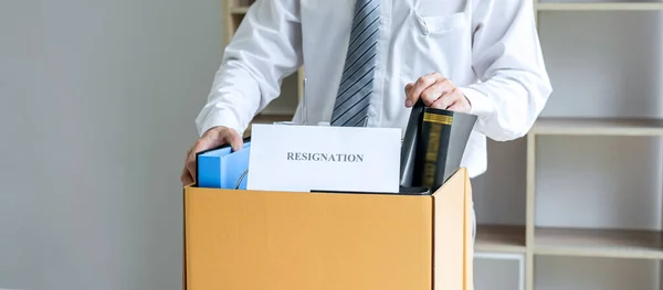 Imagens Empresário Carregando Embalagem Todos Seus Pertences Pessoais Arquivos Uma — Fotografia de Stock