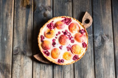 Şeftali ve ahududu, Fransız Galette'ye rustik açık pasta. Şeftalili tart. Ahududulu tart. Tartalette krem. Fırın çeşitli.