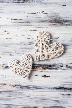 arka plan ile kalpleri, Valentine. Sevgililer günü. Seviyorum. Hasır kalpler. Romantik fotoğraf. Metin için yer. Romantik arka plan kopya alanı ile