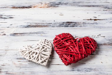 arka plan ile kalpleri, Valentine. Sevgililer günü. Seviyorum. Hasır kalpler. Romantik fotoğraf. Metin için yer. Romantik arka plan kopya alanı ile