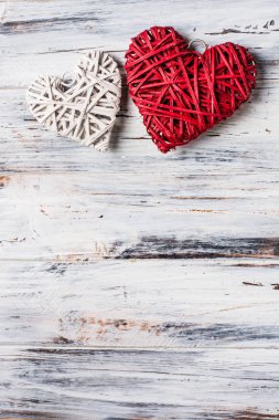 arka plan ile kalpleri, Valentine. Sevgililer günü. Seviyorum. Hasır kalpler. Romantik fotoğraf. Metin için yer. Romantik arka plan kopya alanı ile