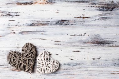 arka plan ile kalpleri, Valentine. Sevgililer günü. Seviyorum. Hasır kalpler. Romantik fotoğraf. Metin için yer. Romantik arka plan kopya alanı ile