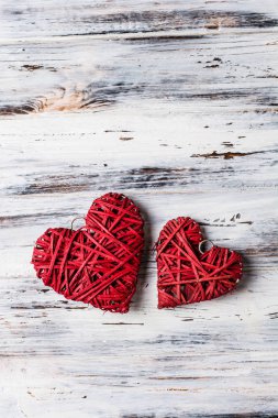 arka plan ile kalpleri, Valentine. Sevgililer günü. Seviyorum. Hasır kalpler. Romantik fotoğraf. Metin için yer. Romantik arka plan kopya alanı ile