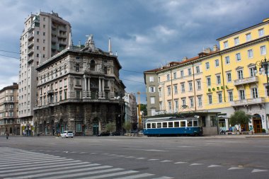 Tramvay durağı, Piazza Guglielmo Oberdan. Trisste, İtalya, Temmuz 2010.