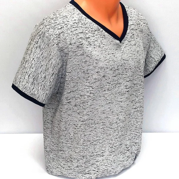 bir manken üzerinde kısa kollu erkek t-shirt