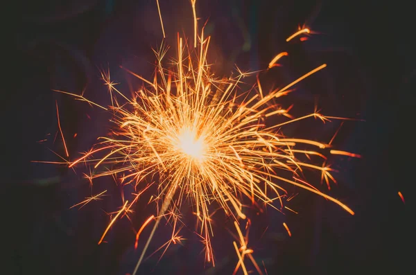 Luz Bengala Con Destellos Sobre Fondo Verde Azul Oscuro Hermoso —  Fotos de Stock