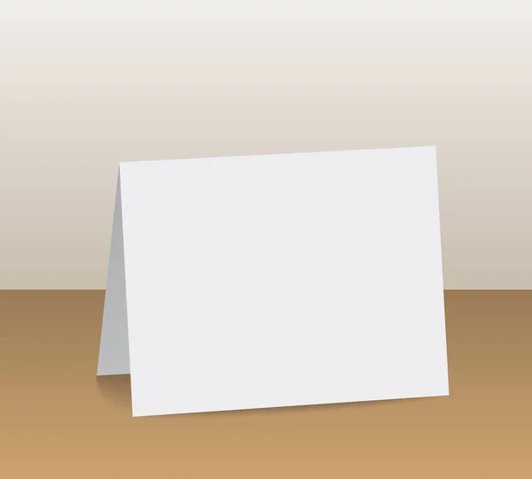 Reális Fehér Üres Hajtogatott Papír Kártya Állt Fából Készült Asztallap — Stock Vector