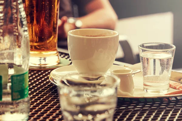 Close View Breakfast Table Garden Restaurant Cup Water Milk Beverage — Stock Photo, Image