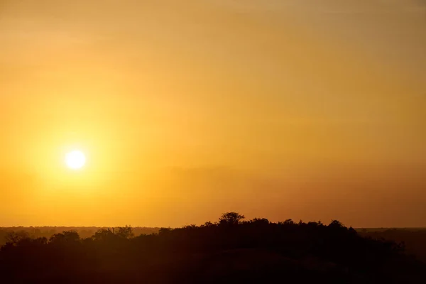 Langit malam dengan matahari terbenam. Marafa Canyon di Kenya — Stok Foto